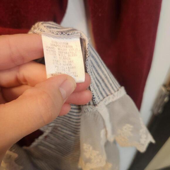 Umgee USA Women's Layered Sweater Top with Lace Trim- Small - Picture 2 of 9